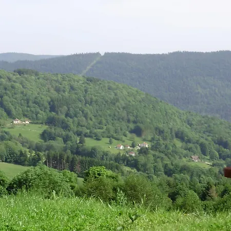 Дом отдыха Maison Montagnarde Renovee Avec Cheminee Et Randonnees - Fr-1-589-281